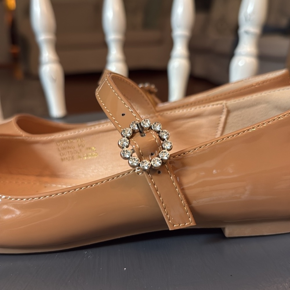 Tan patent Maryjanes - Picture 5 of 11